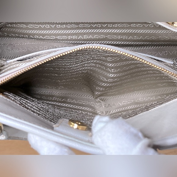 AUTH Prada Lux Promenade 2 way satchel in white Saffiano leather - Picture 11 of 13